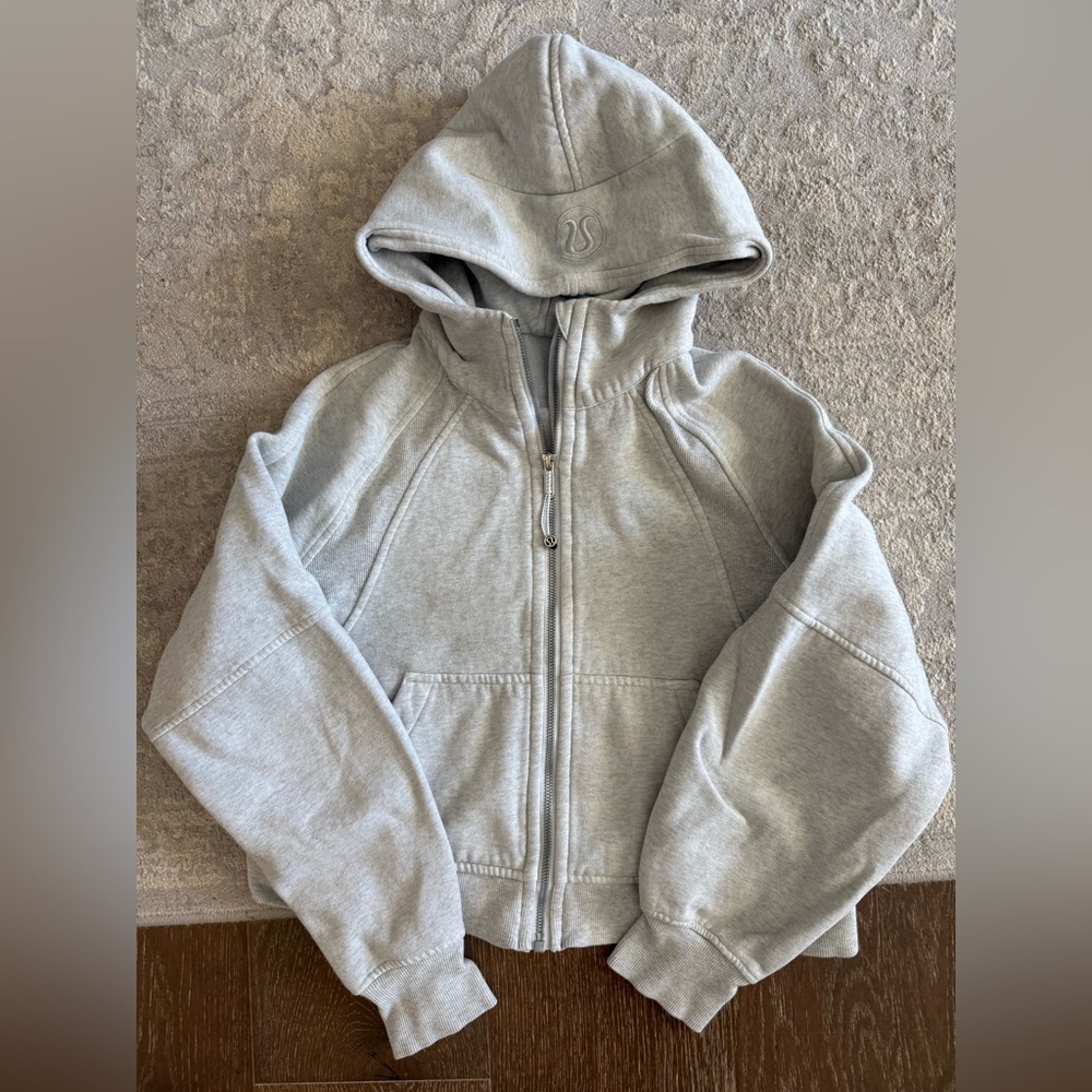 Lululemon full zip Scuba cropped in light grey